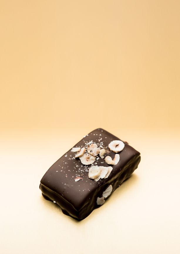 Handmade honey cake from BECH Chokolade in Gudhjem. Elegant chocolate from Bornholm.