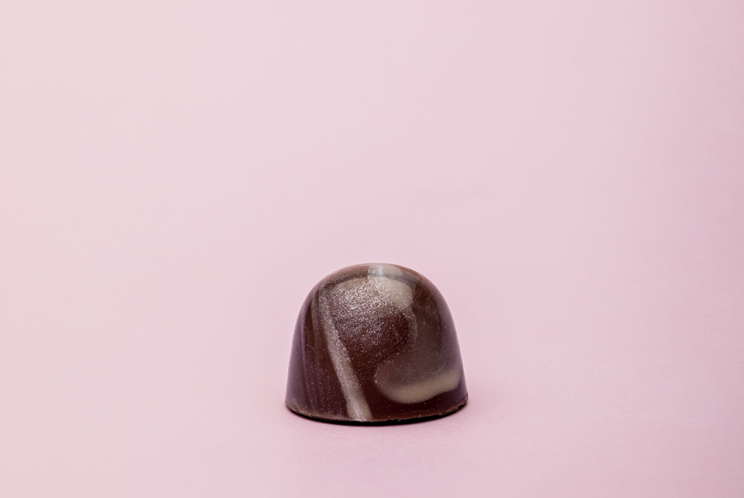 Chokolade lavet i hånden på Bornholm. BECH Chokolade i Gudhjem.